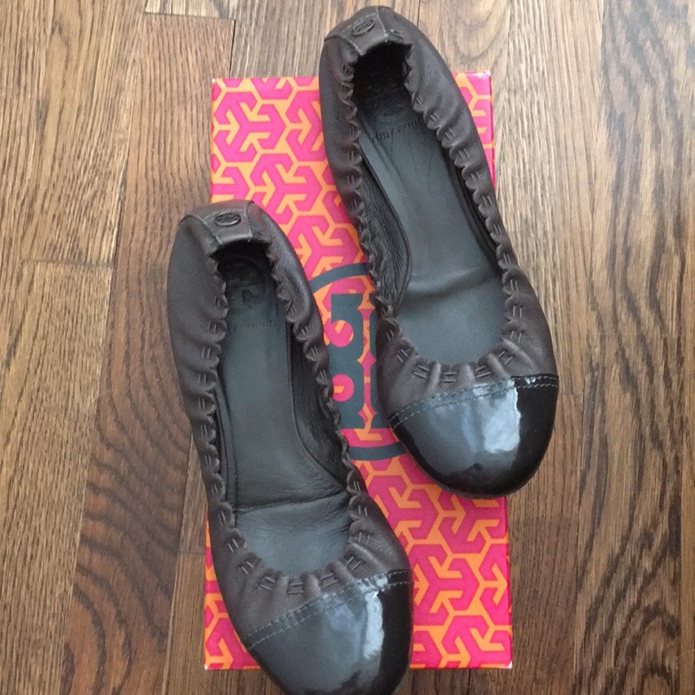 Tory Burch size 8 Abbey leather flats in smoke